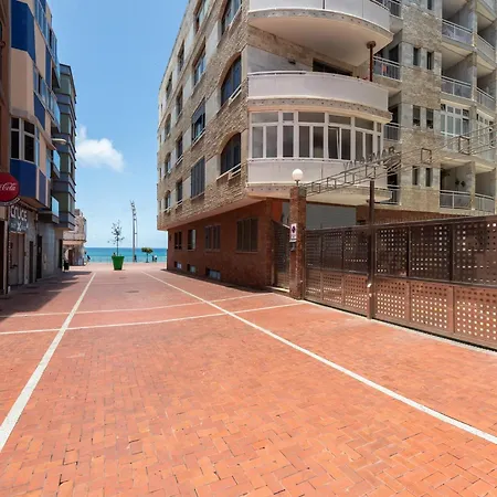 In Palmas Near Canteras Feriehus *